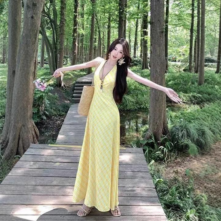 Yellow Plaid V-neck Neck Sling Dress Women's Summer Dopamine Beautiful Slim Fit Gentle Vacation Style Dress