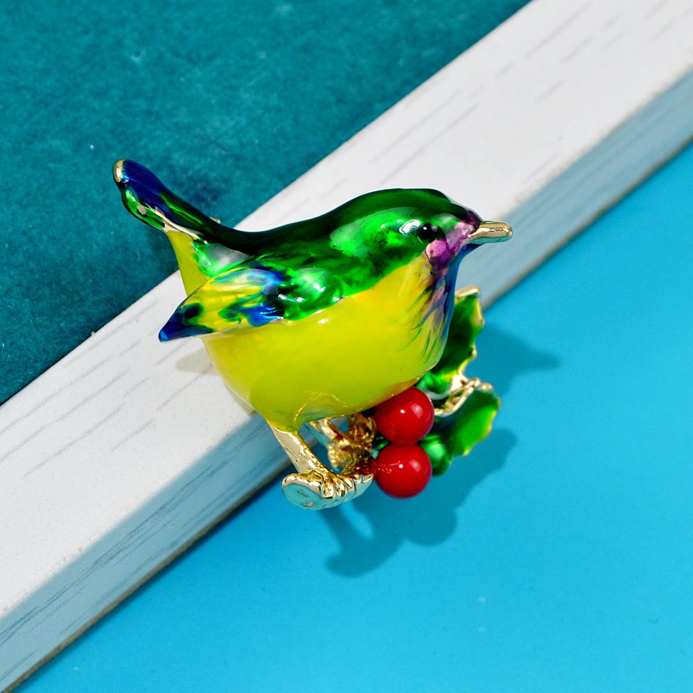 New Multicolor Robin Bird Brooch Pins High Quality Enamel Animal Brooches For Friends Christmas New Year Jewelry Gifts