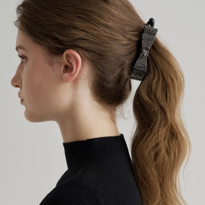 

Jean Paul Clarisse Smoky Crystal Ribbon Banana Pin JP-25-081BA hematite