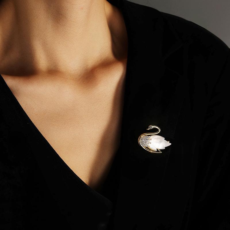 Bo Xin Yun Elegant Swan Zircon Brooch for Women - High-Grade Wedding and Coat Accessory