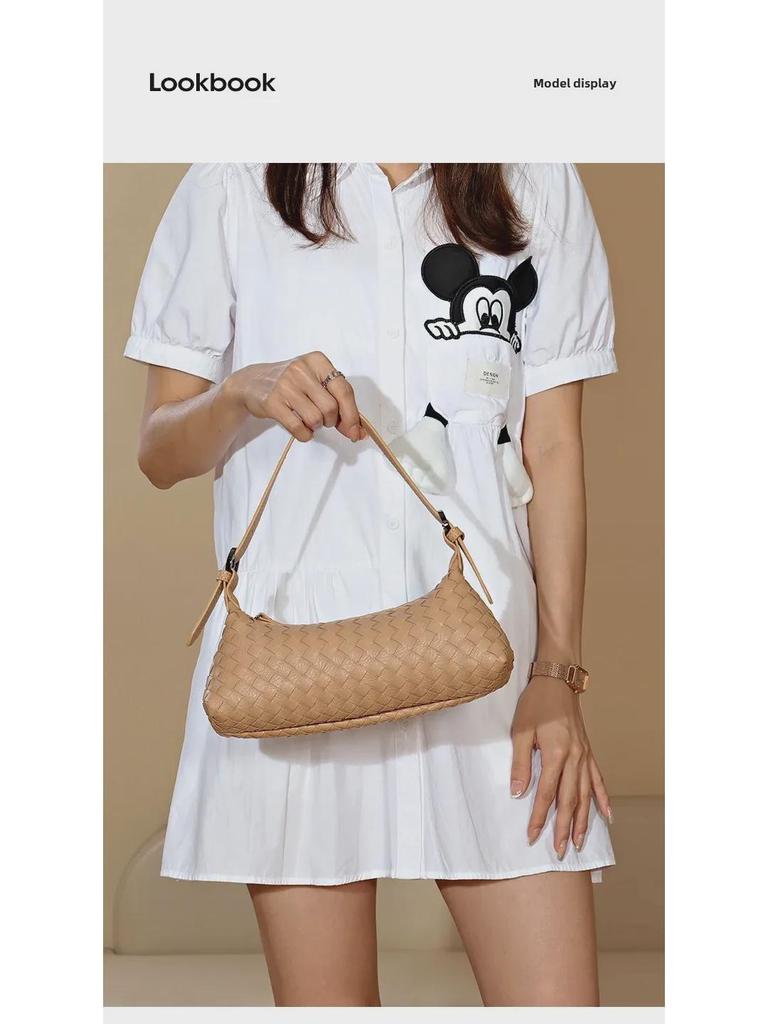 2025 Korean Style Versatile Hand-Woven Shoulder Bag 