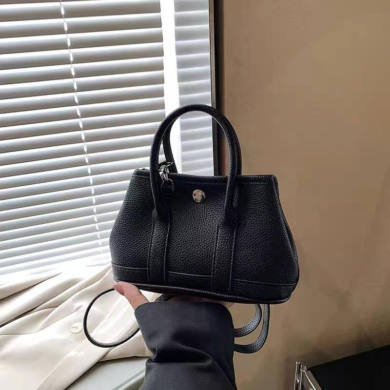 

Мини садовая сумка 25 новая женская сумка для ручной носки модная универсальная сумка-мессенджер на плечо для通勤 серии miu чёрный