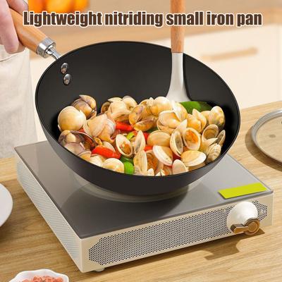 Poêle à Frire en Fer Poêle Antiadhésive Casserole Poêle à Omelette Wok pour Cuisiner Facile à Nettoyer Gadget de Cuisine Compatible avec Tous les Feux