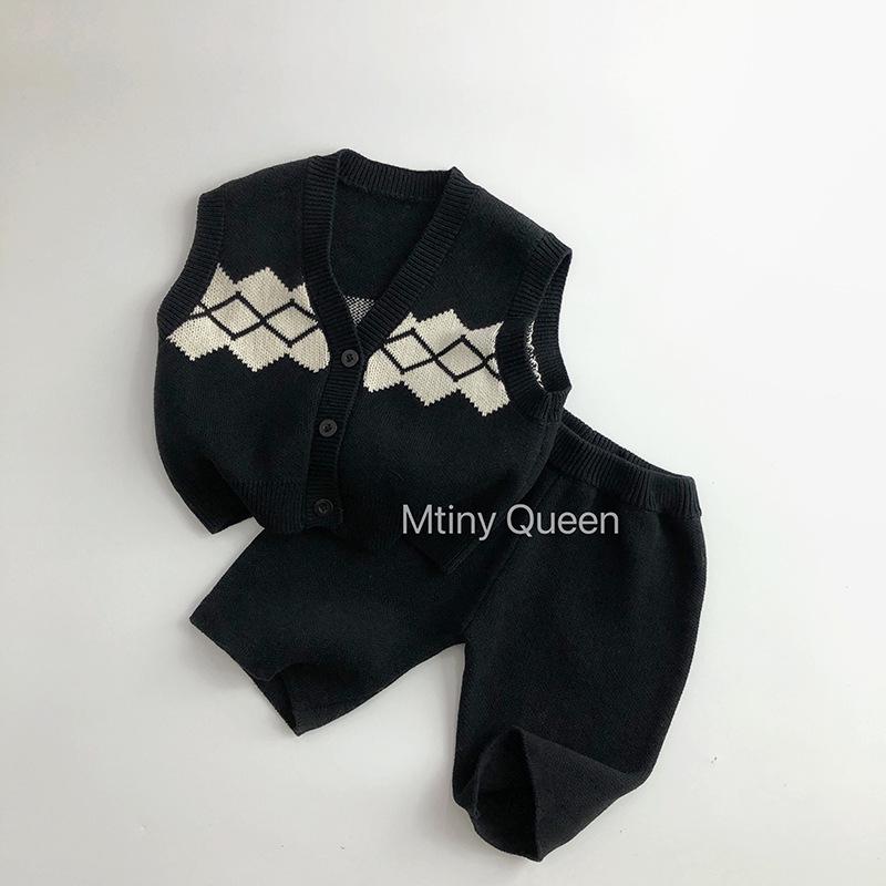 

Korean Style Kids Knitted Sweater Vest & Shorts Set 80 cm