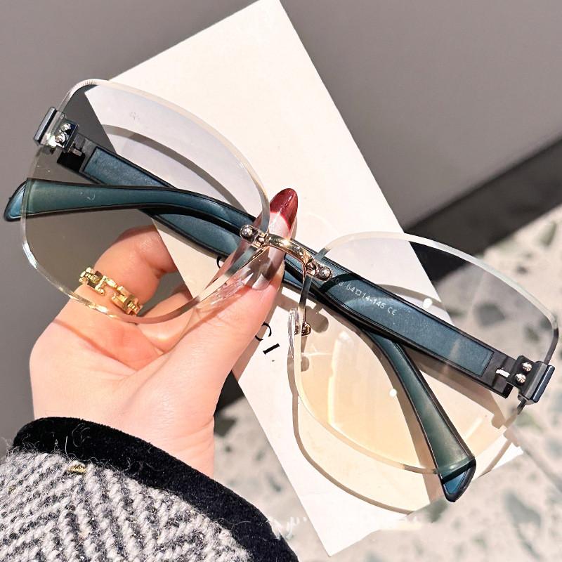 New Large Cat Eye Fashion Sunglasses for Women UV Protection Trendy Without Frame Cutting Edge DS-8208