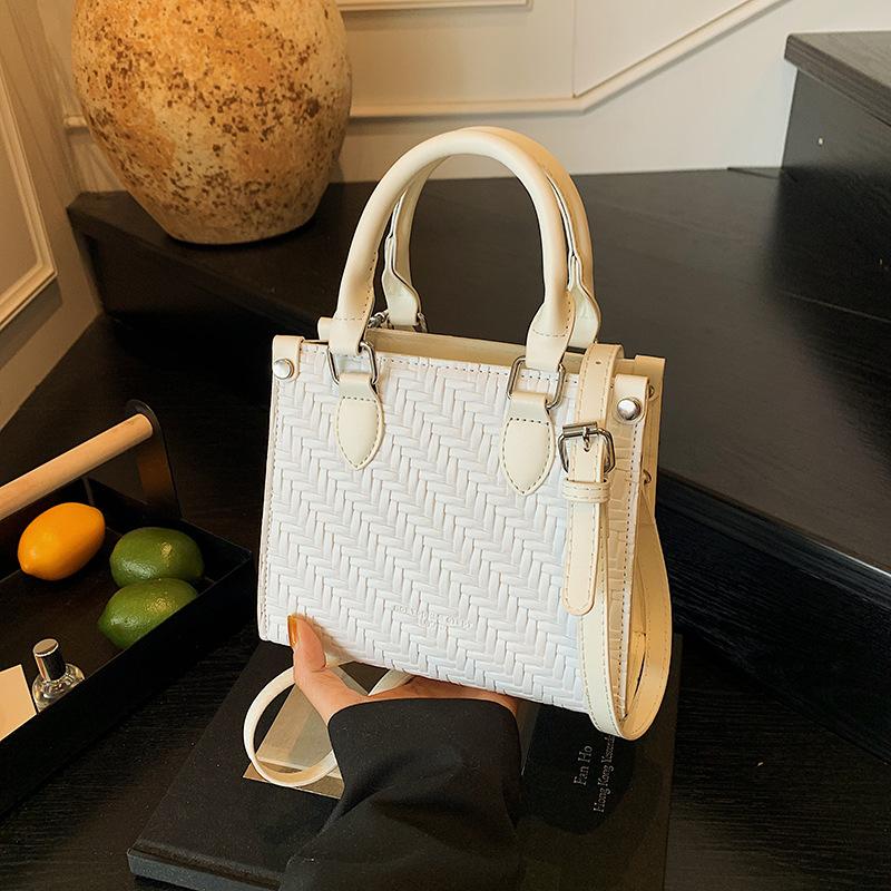 

Retro small bag women s autumn and winter versatile new fashion shoulder messenger bag popular portable small square bag белый