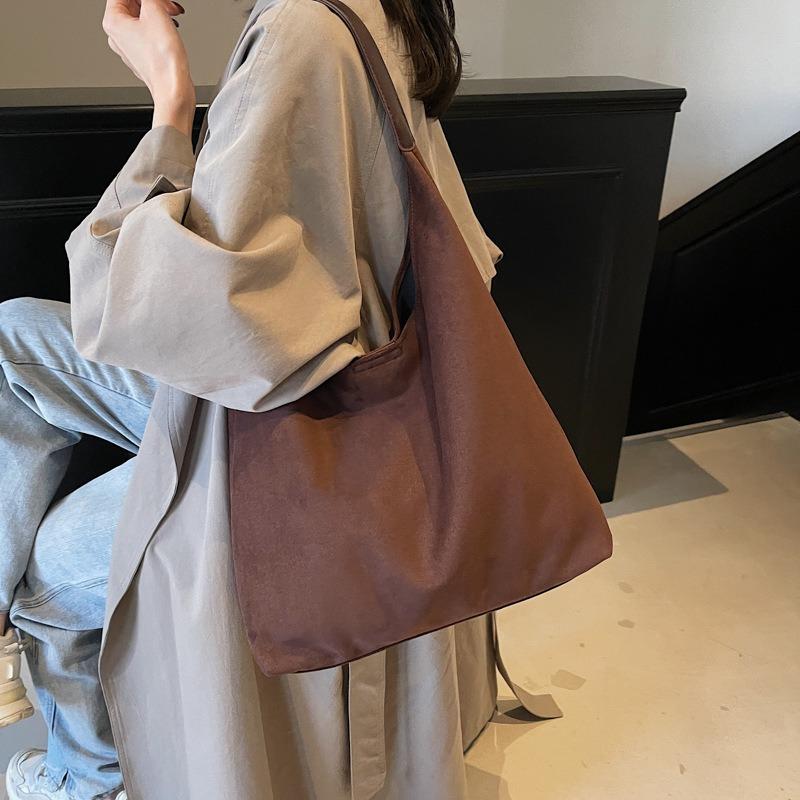 Retro Large-capacity Commuter Tote Bag Women's New Autumn and Winter Versatile Casual Shoulder Armpit Bag