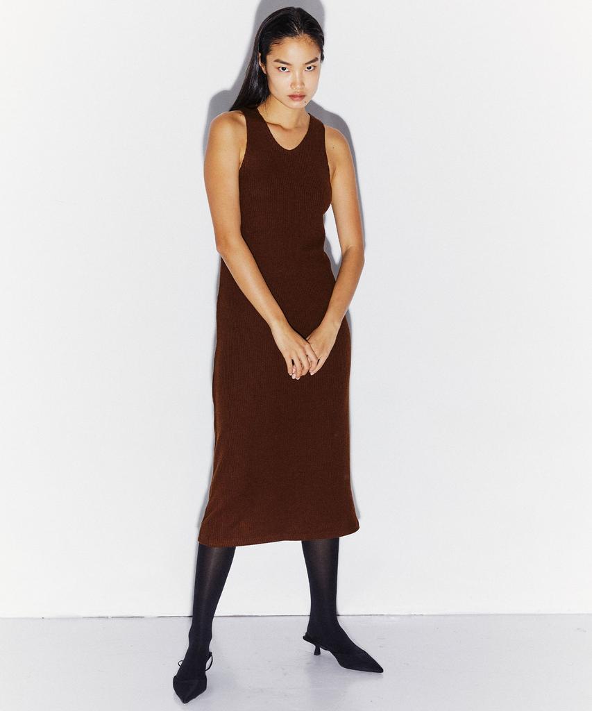 Kimdo Crop Turtleneck Sweater V-Neck Dress Set Brown