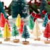 Mini künstlicher Weihnachtsbaum mit Holzsockel Frostiges Flaschenbürstendesign für Tischplatte DIY Bastelarbeiten Heimdeko Weihnachtsgeschenk