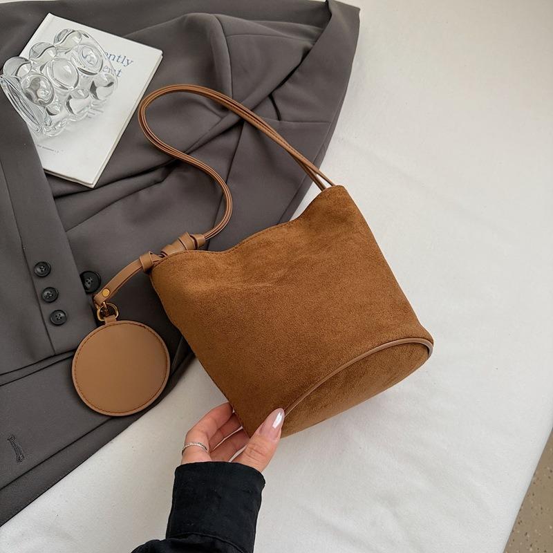Fashion Autumn New Bucket Bag Women's Niche Shoulder Bag Retro Commuter Suede Handbag