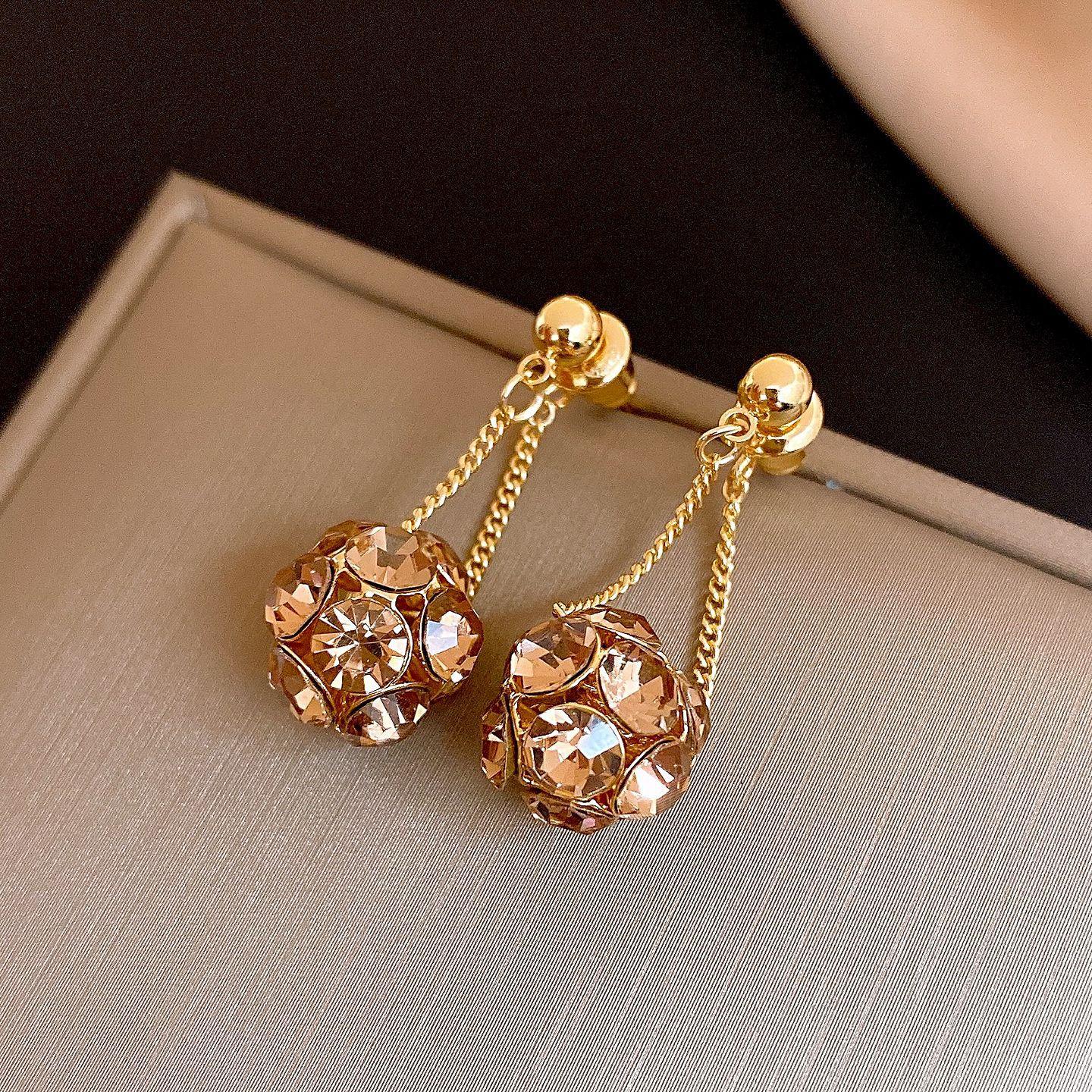 Retro Diamond-set Round Gold Pendant Stud Earrings Personalized Earrings Delicate Earrings Women