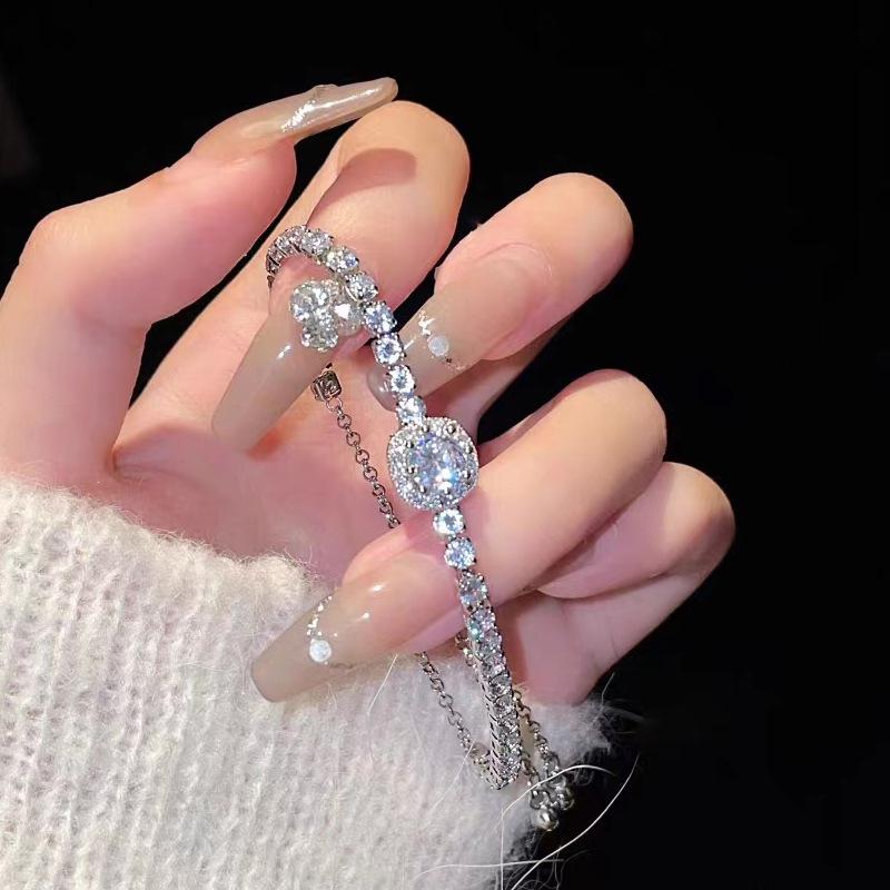 Korean Style Elegant Adjustable Zirconia Square Bracelet - Versatile, Light Luxury Hand Jewelry