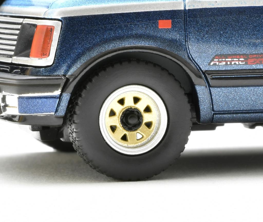 TOMYTEC Tomica Limited Vintage Neo LV-N325b Chevrolet Astro LT AWD Light Blue/Navy 1994 Model (Assembled)