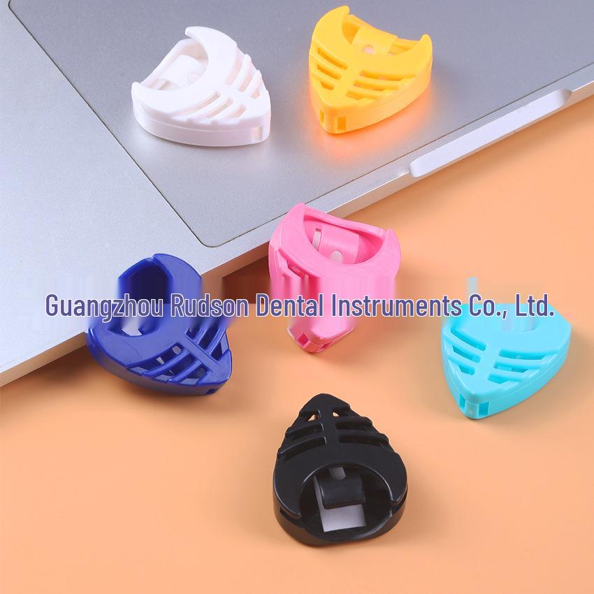Heart-Shaped Guitar Plectrum Box with Adhesive Triangle Clip and Effects Pedal Accessories
