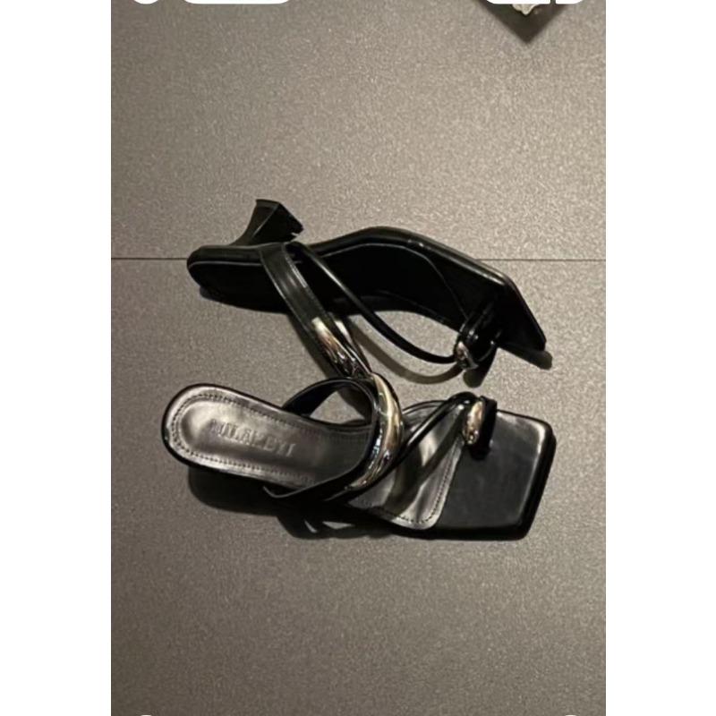 Fashion 2025 New Women's Shoes Herringbone Clamping Toe Slippers Female Summer Outwear High Heel Clamping Sandals Sandals Female
