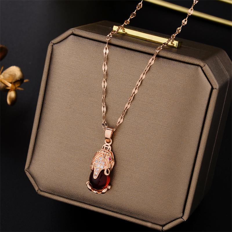 

Женское ожерелье из титановой стали Lucky Pixiu с покрытием из 18-каратного золота - модный аксессуар для ключицы