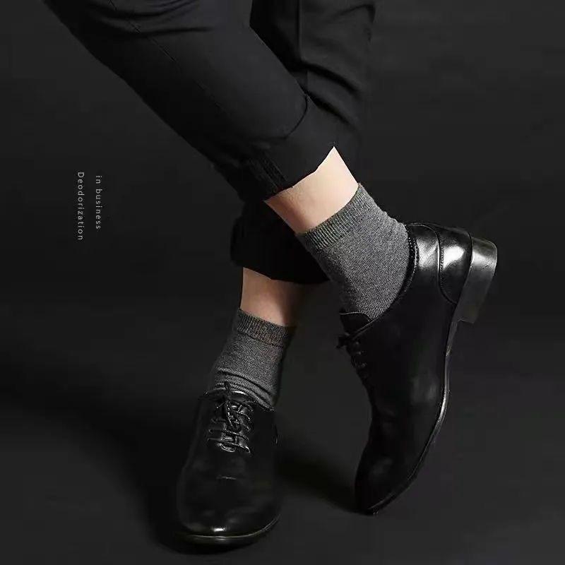 10 Paare/Lot Herren Baumwollsocken Einfarbig Business Casual Strümpfe Atmungsaktiv Rutschfest Herren Mittelhohe Socken Übergröße EU39-48