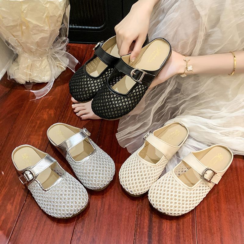 Flacher Boden Netzgarn Halbschlepp Damenins Internet-Berühmtheit hohle atmungsaktive Sandalen 2025 Sommer neue Modelle mit Rock Tasche Kopf Hausschuhe