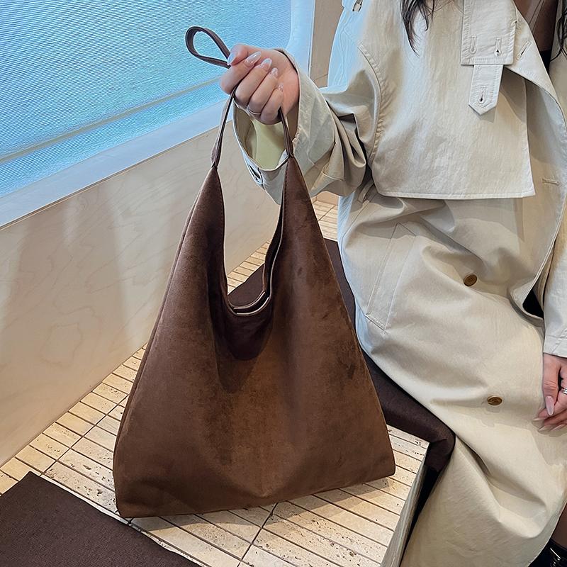 Large-capacity Tote Bag, Women's Korean Version, High-end Sense, Trendy Commuting, Simple and Versatile Shoulder Bag.