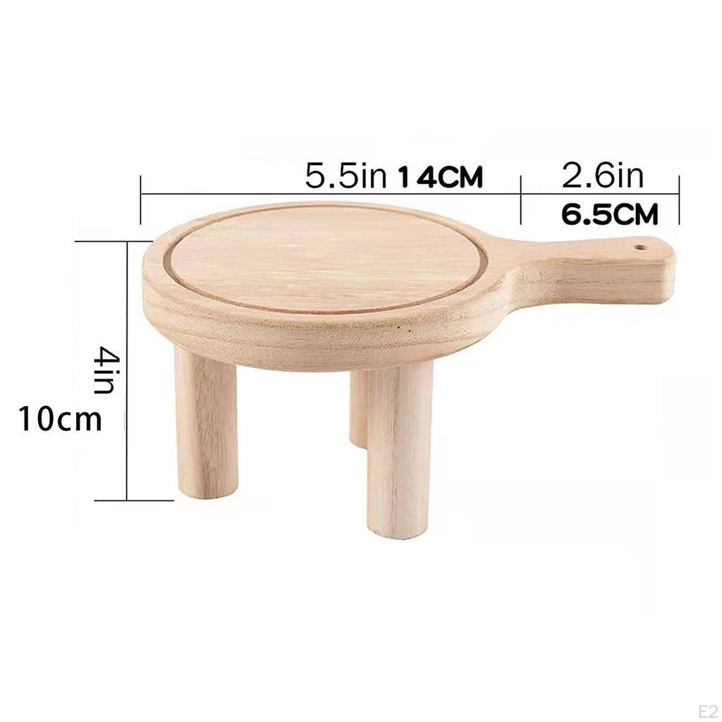 А також дерев'яну вітрину та стелаж для внутрішнього входу