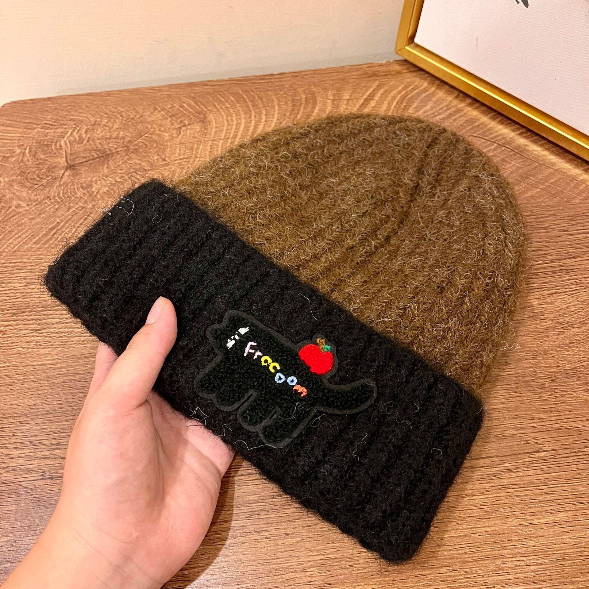 

Шапка Женская Осенне-зимняя Контрастного цвета Шерстяная шапка Вышивка букв и котенка Студенческая Универсальная Утепленная Теплая Защита ушей Вязаная шапка M（56-58cm）