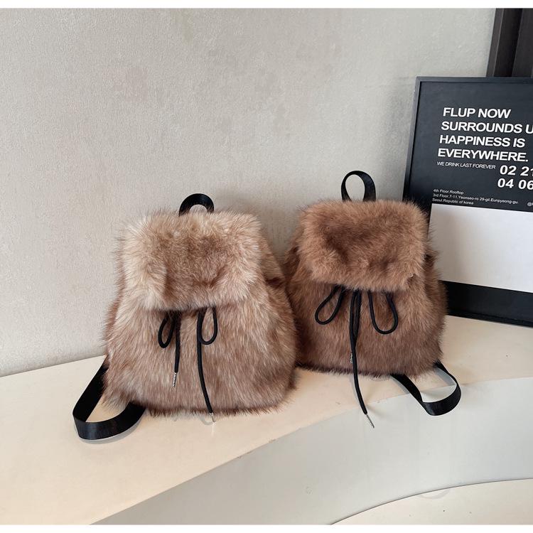 Pluszowy plecak: Modny styl jesienno-zimowy, casualowy i wszechstronny, wysokiej klasy puszysty design o dużej pojemności