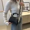 Personalized commuter handbag 2025 autumn foreign style simple temperament new shoulder fashion messenger small square bag