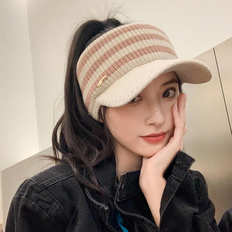 Fashion C letter knitted cap, women's autumn and winter, warm and cold-proof sports and leisure, thin face wool hat