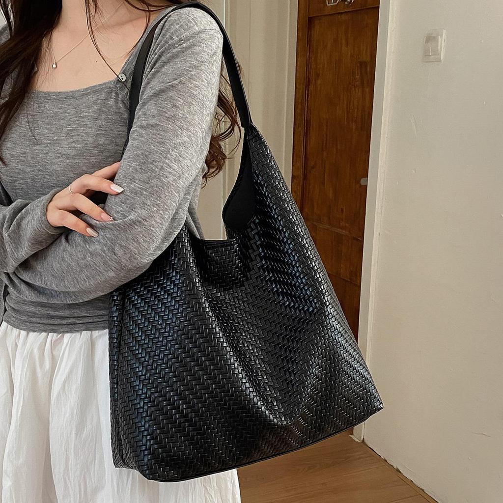 Korean Designer Large-Capacity 2026 Tote Bag: Stylish, Personalized, Women’s Fashion for Commuting - Wear As Shoulder or Crossbody.