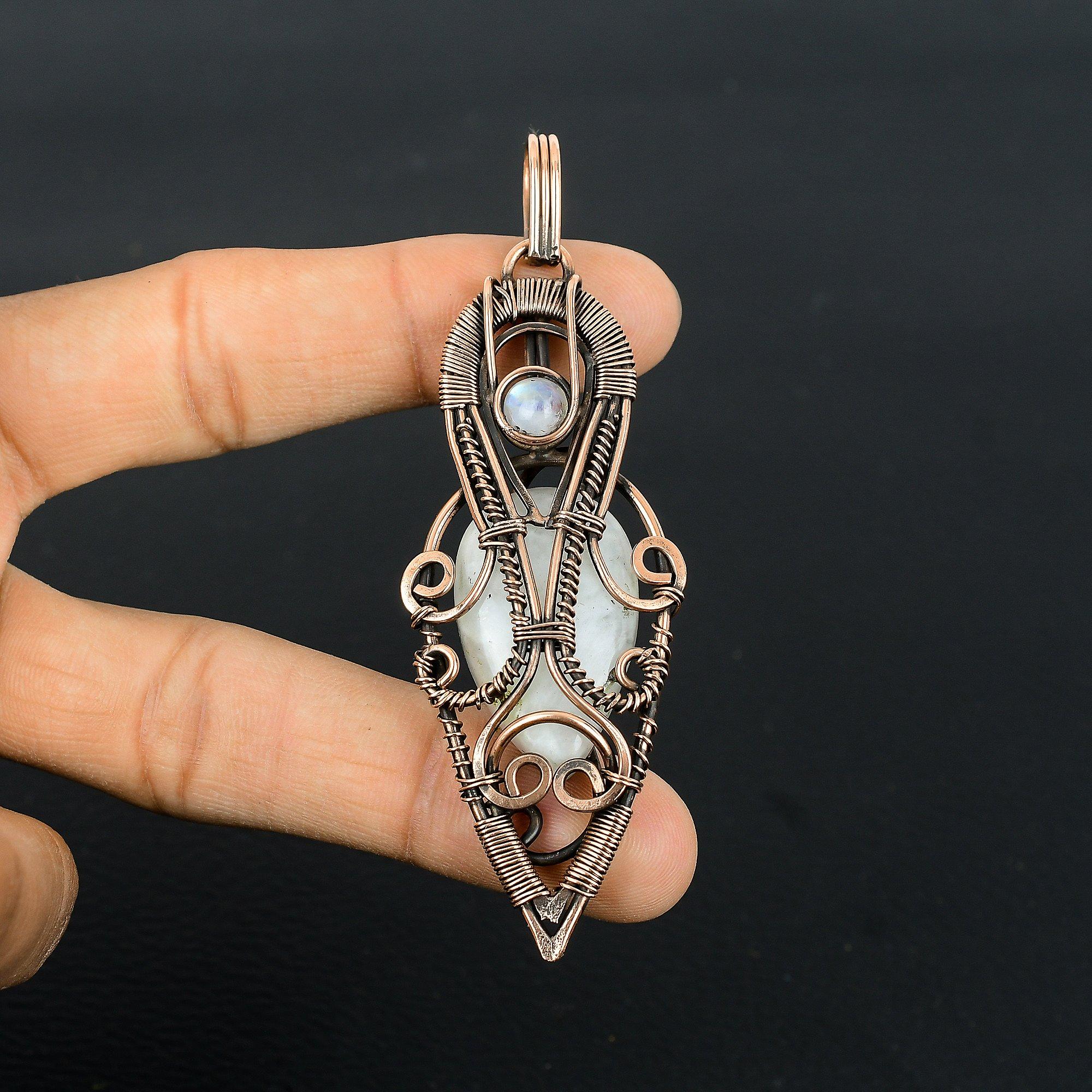 

Кулон из лунного камня, обернутый медной проволокой 999 пробы, кулон из драгоценного камня ручной работы, подарок для мамы, антикварное украшение 2.55 Inches