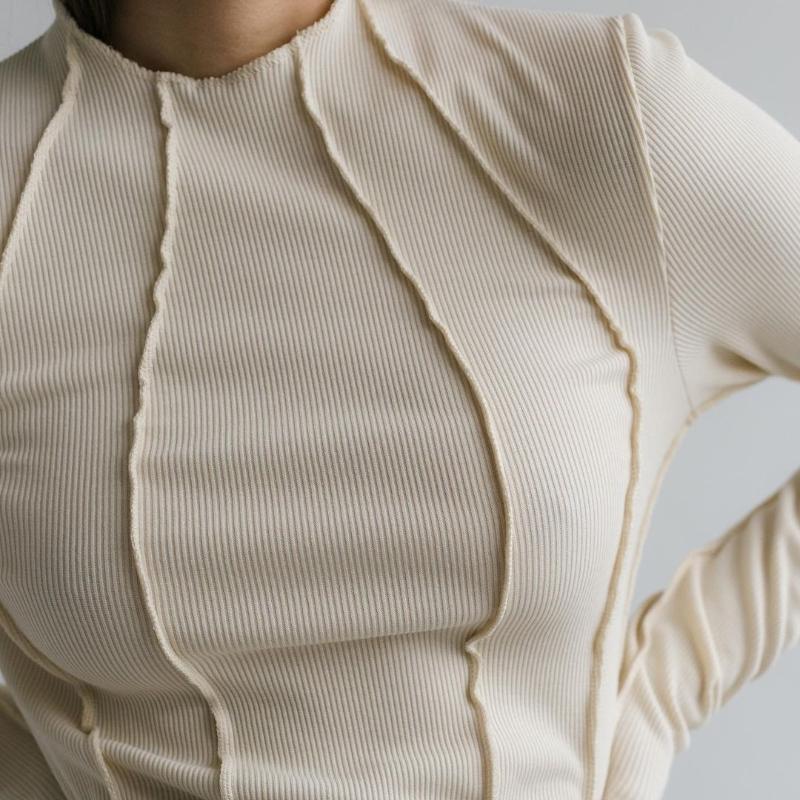 2024 Rané jaro Nové korejské jednobarevné spodní tričko Kulatý výstřih Slim fit Ležérní Sexy top pro ženy