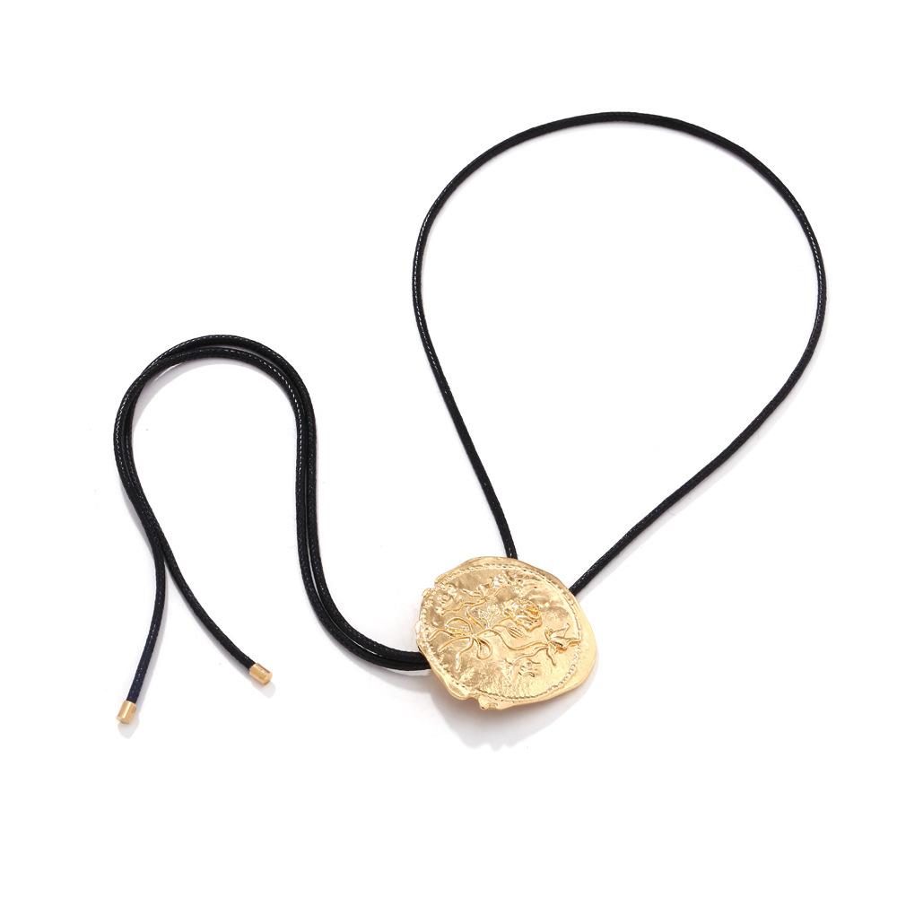 Vintage Irregular Metal Rose Round Label Adjustable Rope Chain Western Cowboy Style Necklace Women Personalized Jewelry