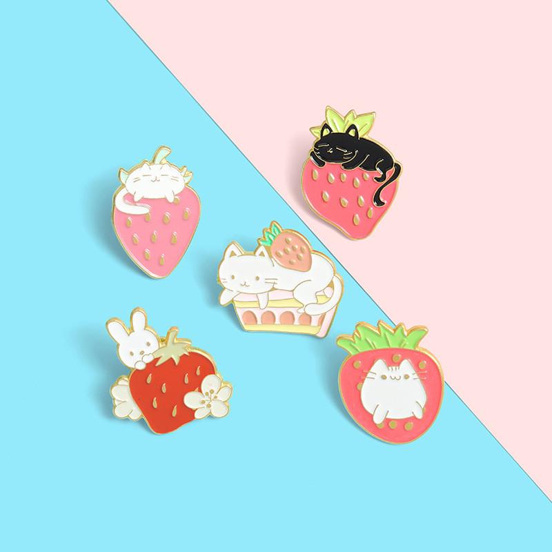 Strawberry Cat Adorable Brooch Cute Japanese Style Creative Pin Accessory For Bags