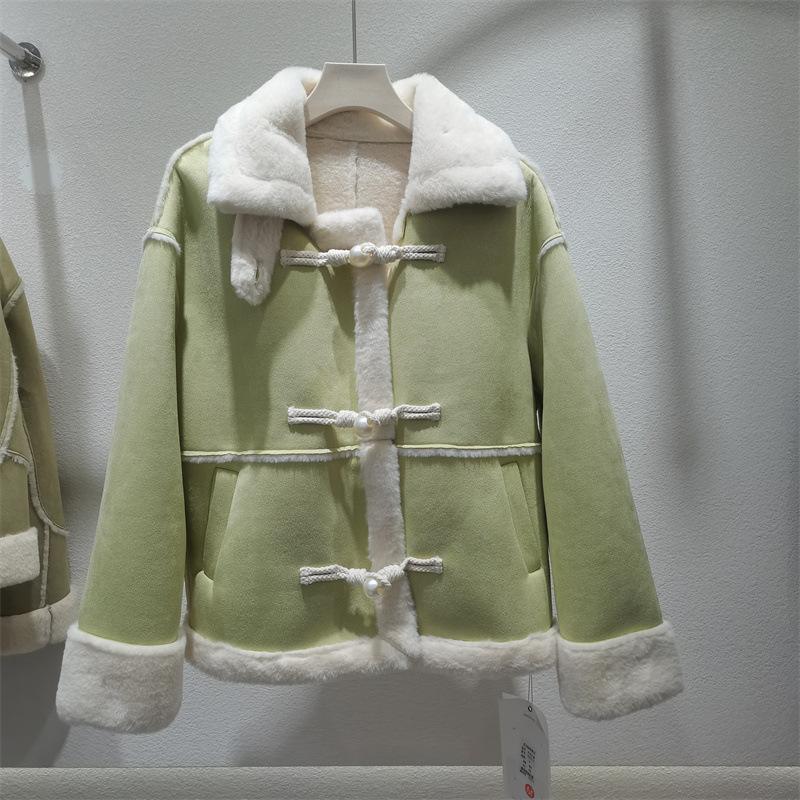 

Ретро пальто з штучного хутра під овчину жіноче зимове маленьке нове потовщене одяг у стилі локомотив з бавовняним наповнювачем 2XL зелений