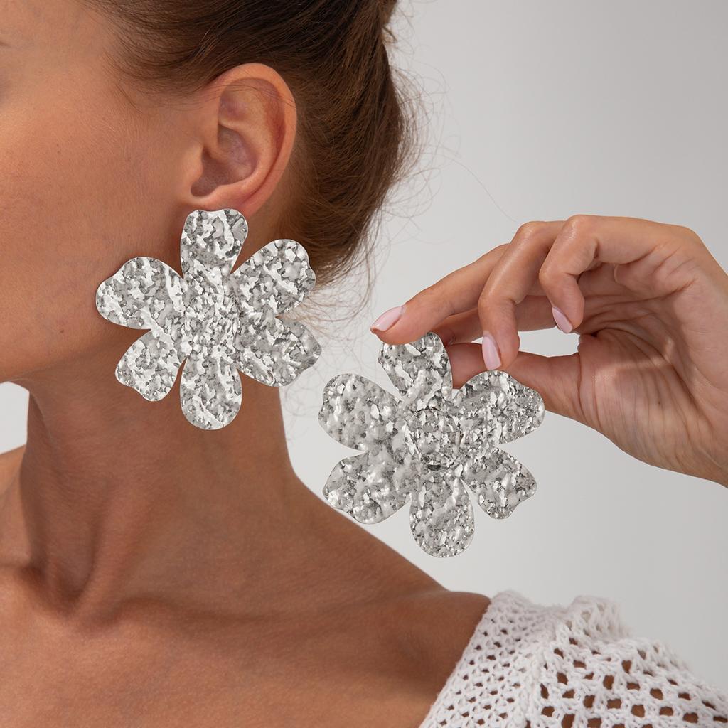 Boucles d'oreilles Puce Fleur Plissée en Métal Style Mode Conception Trois-Dimensionnelle Pétale Boucles d'Oreilles