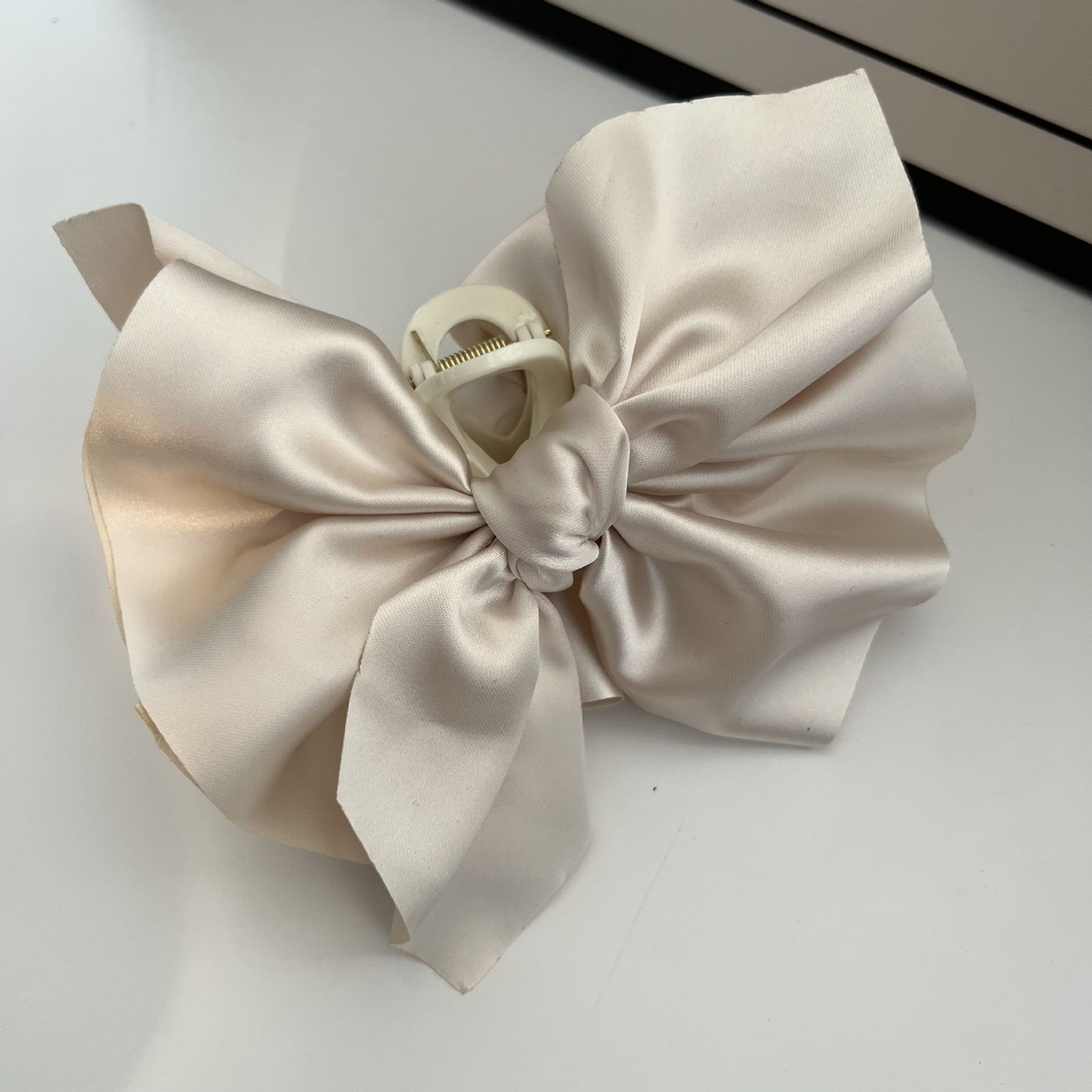 

Large Bow, Exquisite Hair Clipper, Short Hair Clip, Back of The Head, Updo, Korean Hair Clipper бежевый