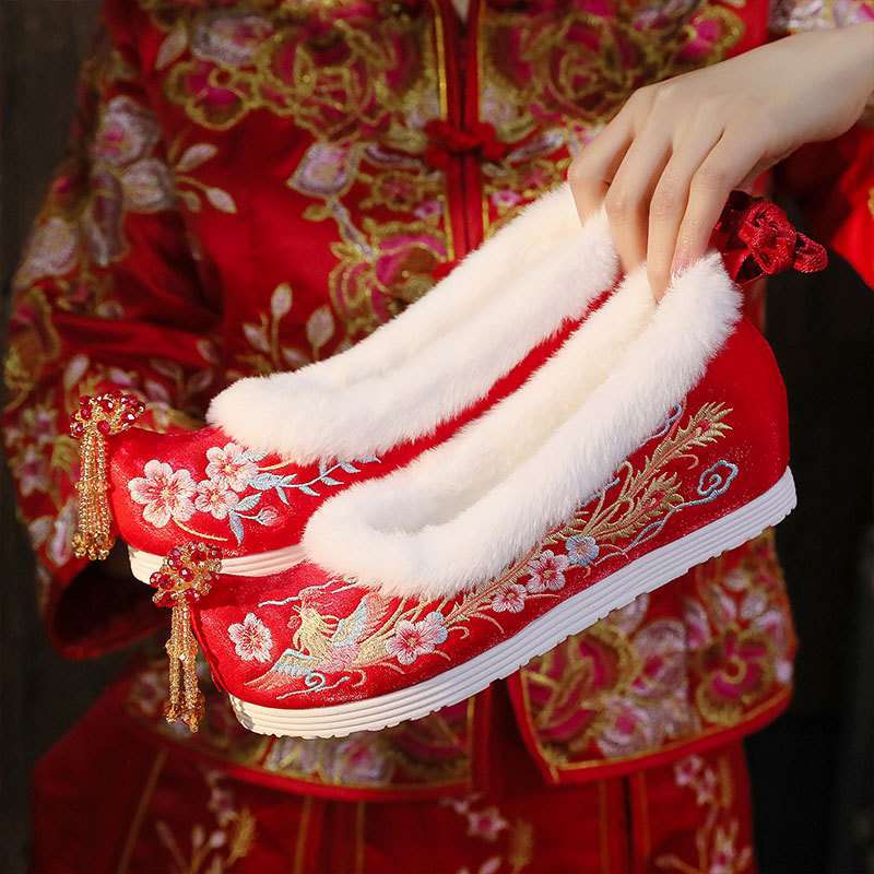 Embroidered Shoes Wedding Xiuhe Wedding Shoes New Old North Chinese Ancient Bridal Wedding Shoes Xiuhe Clothing Heightening Cloth Shoes