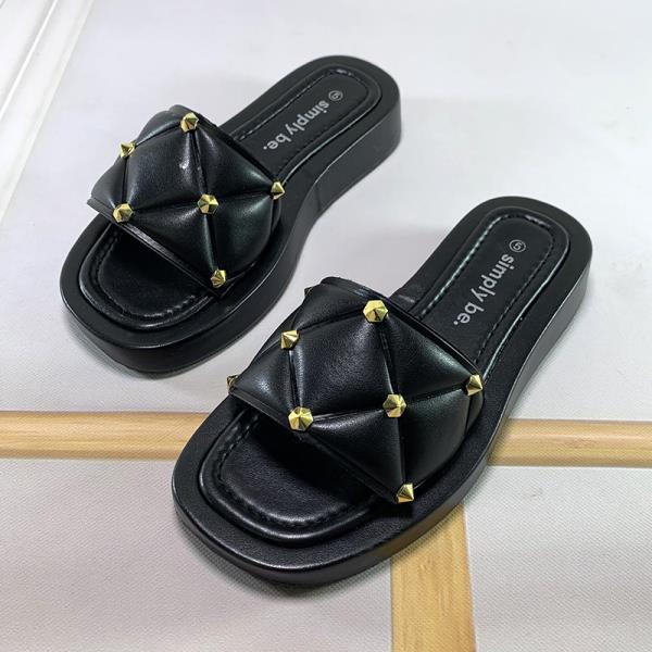 

Fashion Shoes Rivet Womens Slippers Outdoor Pantofle Shale Female Beach Luxury Slides Platform 2025 Sabot Designer Fashion Slippers Casu 35