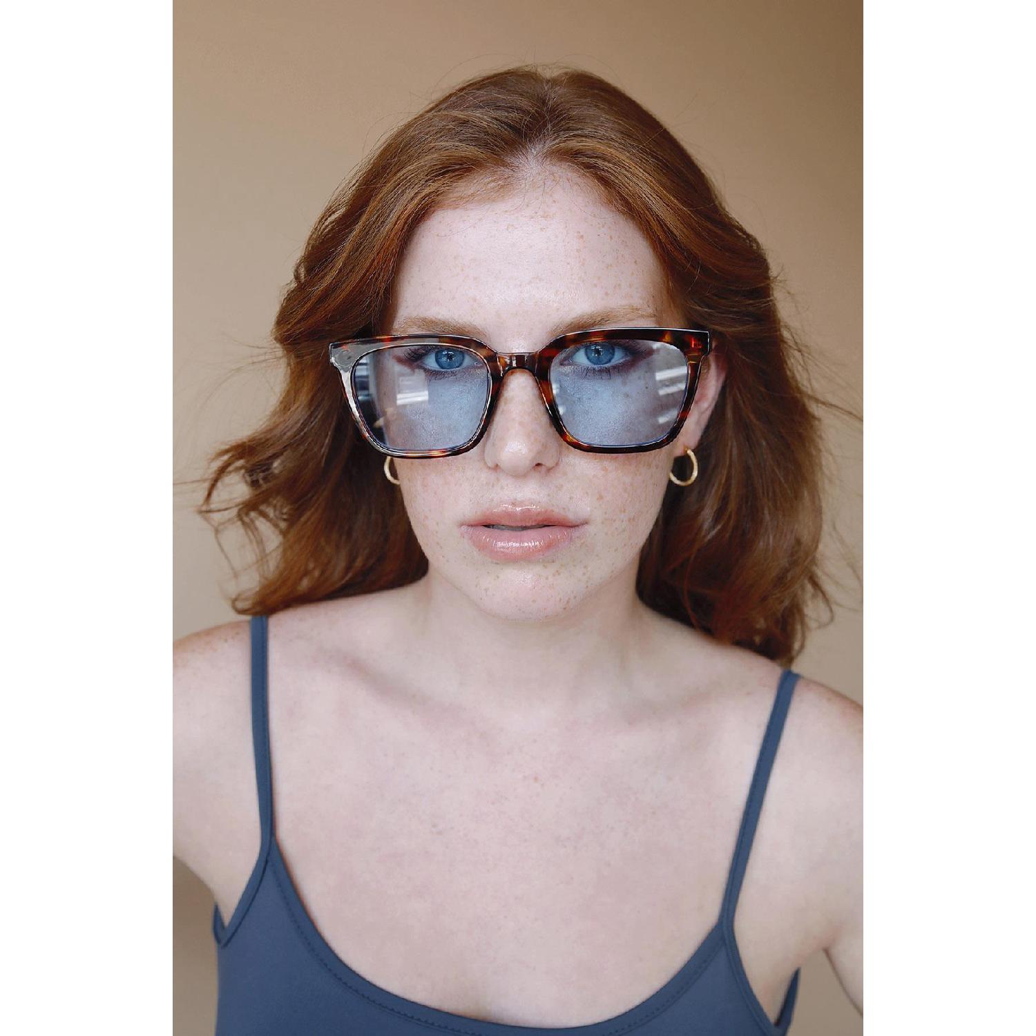 

Голубые солнцезащитные очки Victor с леопардовым принтом