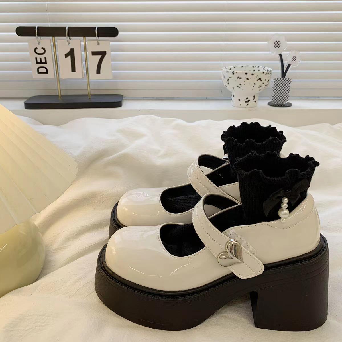 

Женские весенние туфли Mary Jane на каблуках из черной кожи на платформе и каблуках 2024 года Size 37 грязно-белый