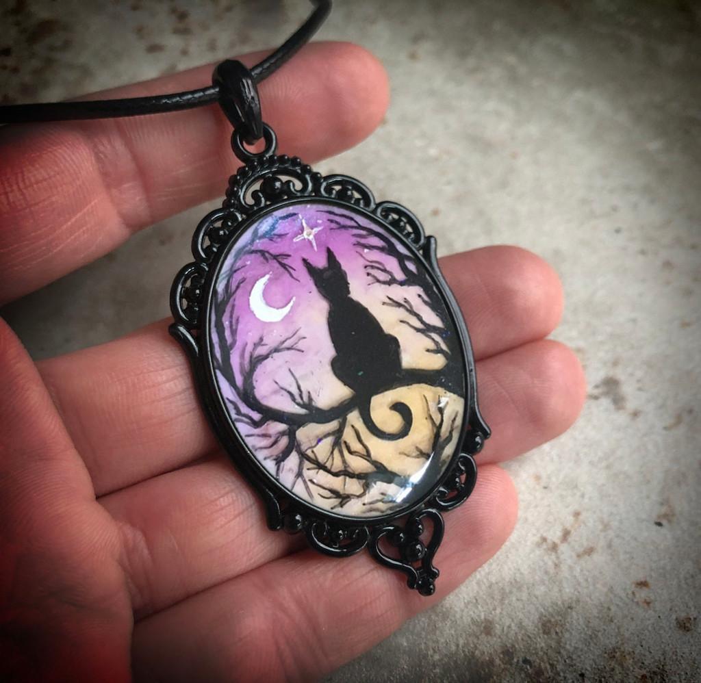 Handcrafted Geometric Cat Resin Jewelry With Leather Cord For Female Fashion