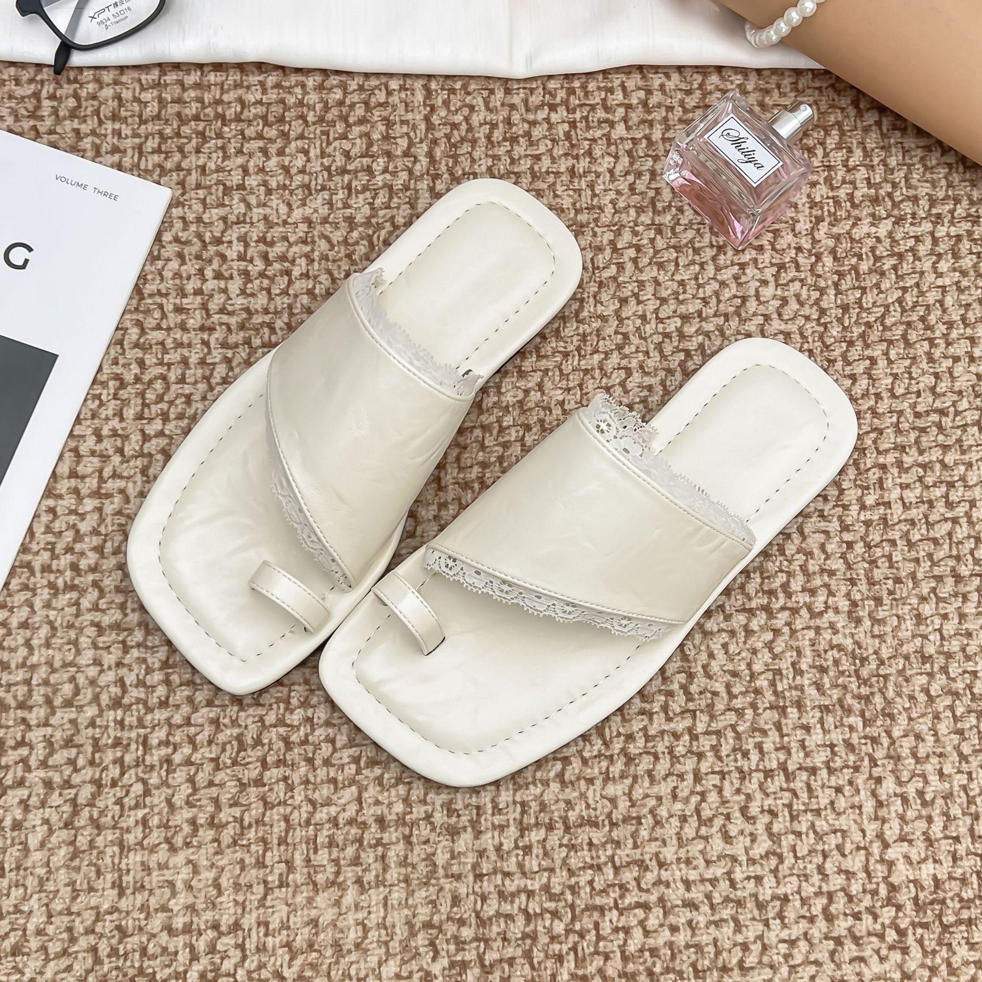 

Flat-bottomed cool slippers for women s summer wear, high-end open-toed sandals for women s 2025 French versatile one-word slippers for women 35