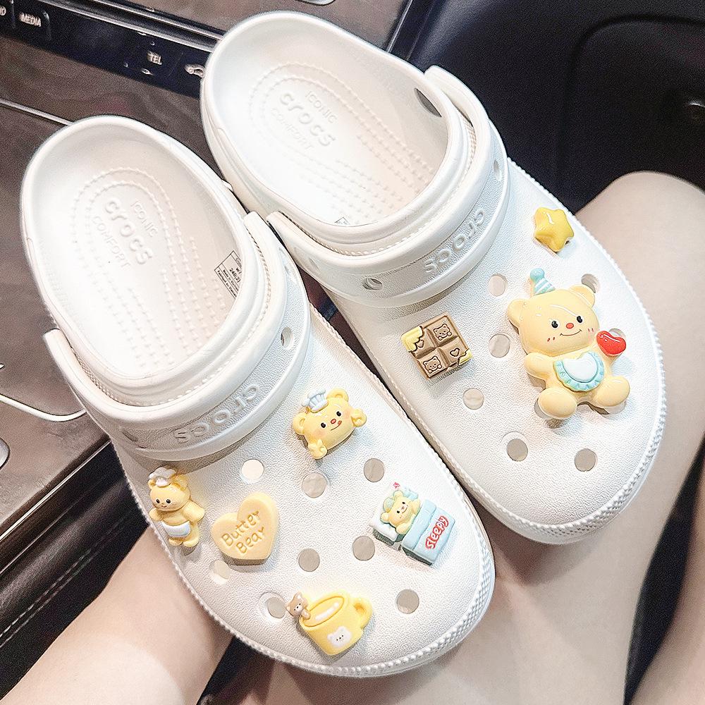 Yellow Bear Cartoon Resin Flower Clog Buckle Accessories