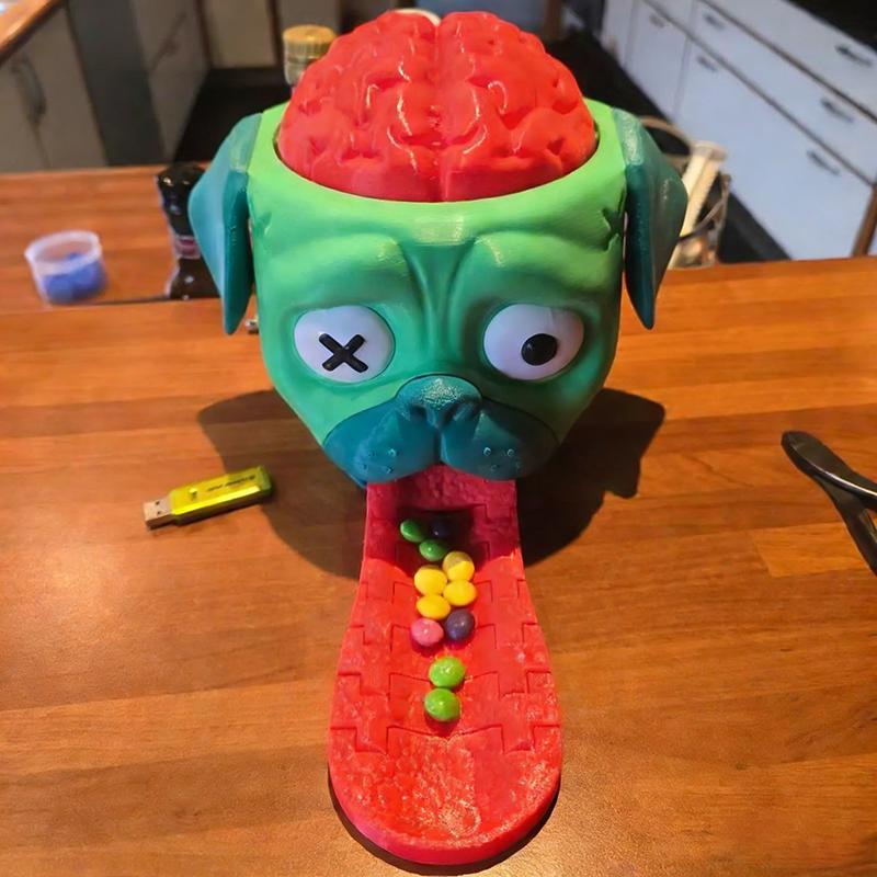

Crazy Eyed Dog Candy Dispenser Novelty Brain Candy Holder with Tongue Tray for Desk, Fun Office & Home Decor, Unique Gag Gift 13cmx14cmx12cm