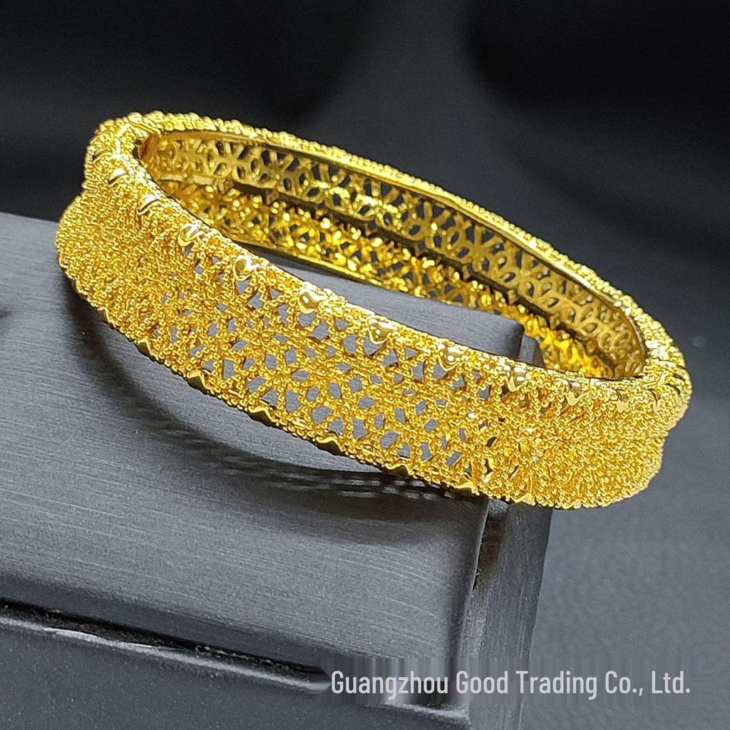 24k Gold Carved Buckle Bracelet: Fade-Resistant Women's Middle East Dubai Jewelry In Vietnamese Sand Gold
