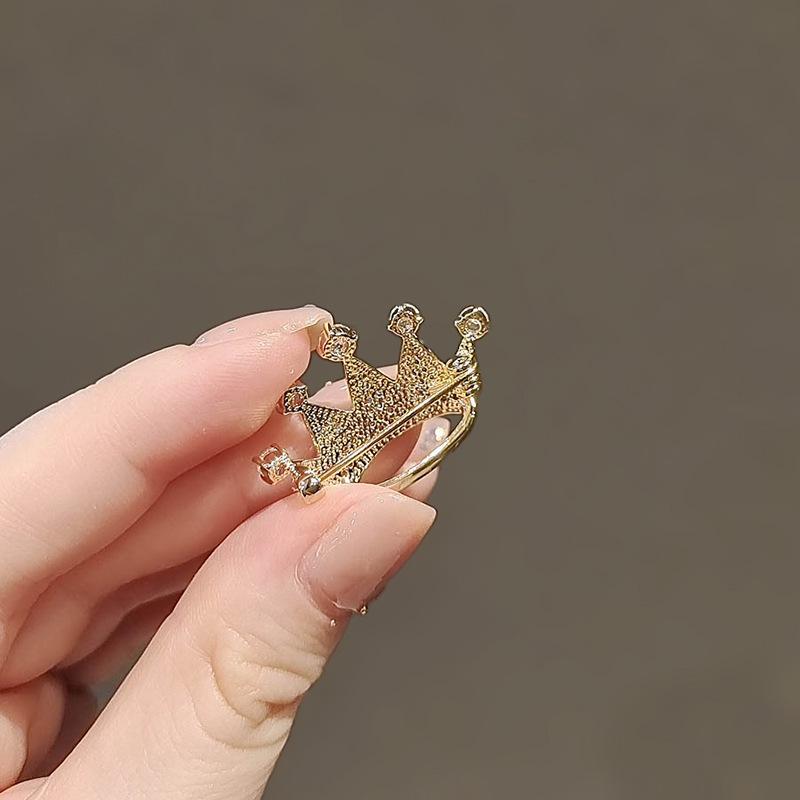 2023 Black Diamond Inlaid Queen Crown Brooch: Luxurious, Sparkling Pin