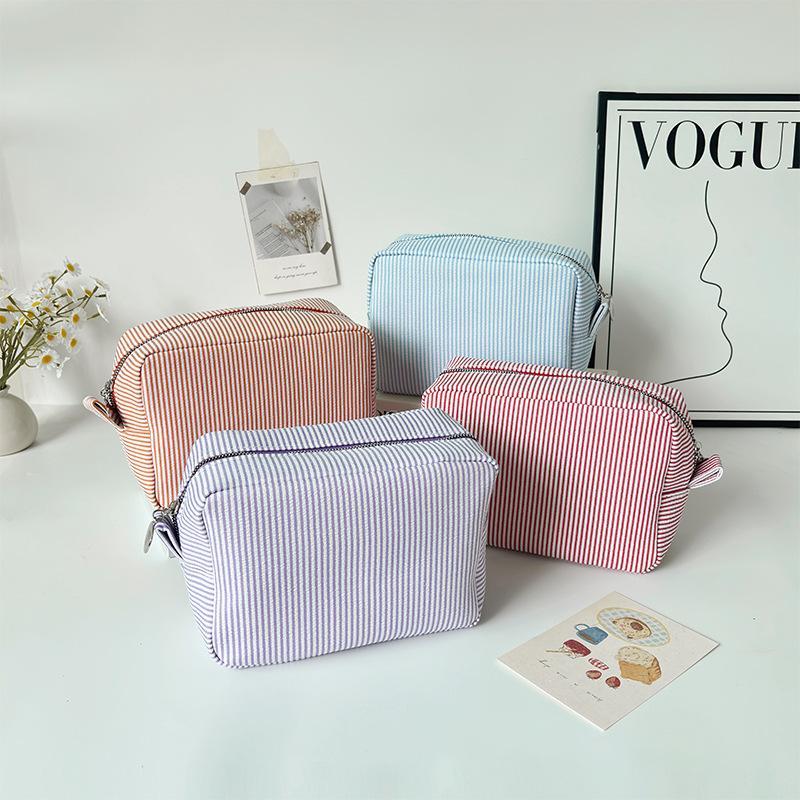 Striped Cosmetic Storage Bag Large Capacity Portable Women's Toiletry Pouch for Travel Business Trip Use