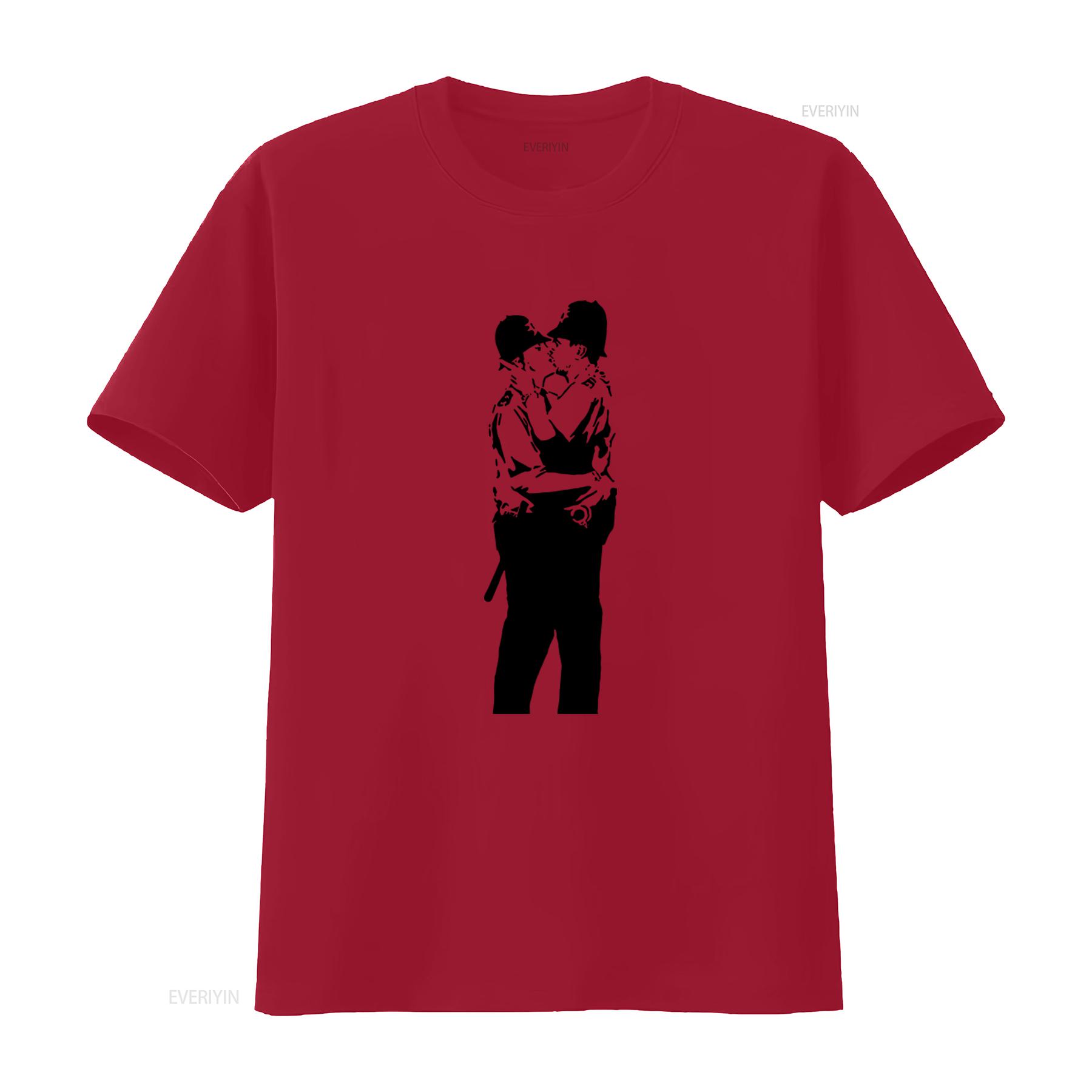 Banksy Kissing Coppers Print Mens T Shirt Unique Street Art Design for Fashionable Wear vintage Washed Breathable Soft S
