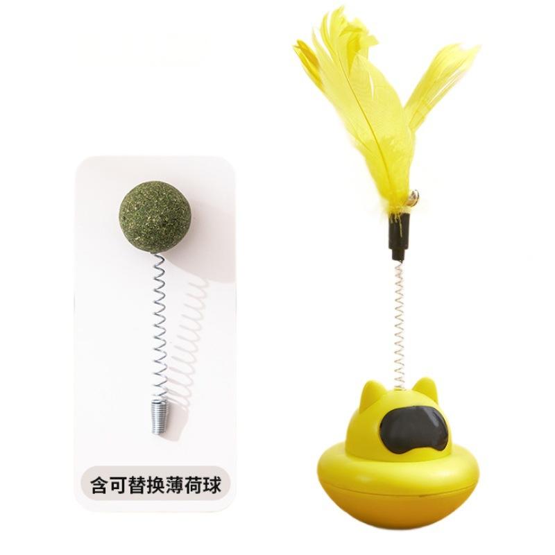 Cat figurine toy with feathers to tease cats, bell and rattle for self-amusement and relaxation. Cat toy, cat-shaped, with mint flavor.