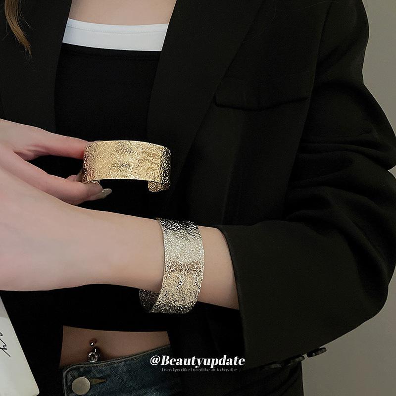 Minimalist Metal Grid Bracelet - European & American Fashion Niche, High-end Style Hand Jewelry